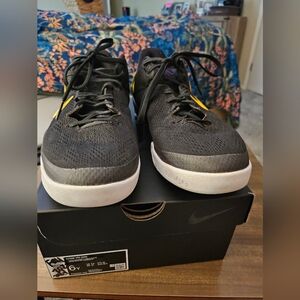 Nike Kobe VIII Protro Lakers away Size 6Y